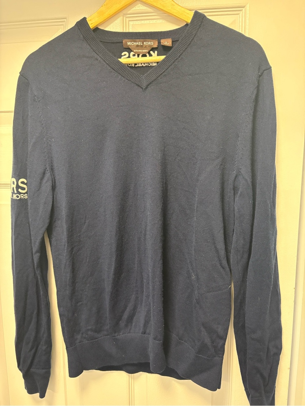 Michael Kors Embroidered Logo Extra Fine Merino Wool V-Neck golf sweater
